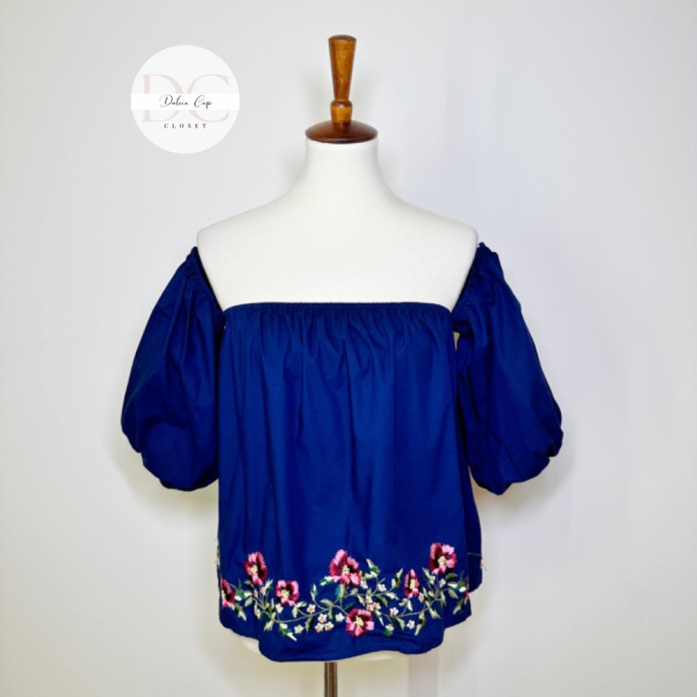 Off The Shoulder Embroidery Top Size Small